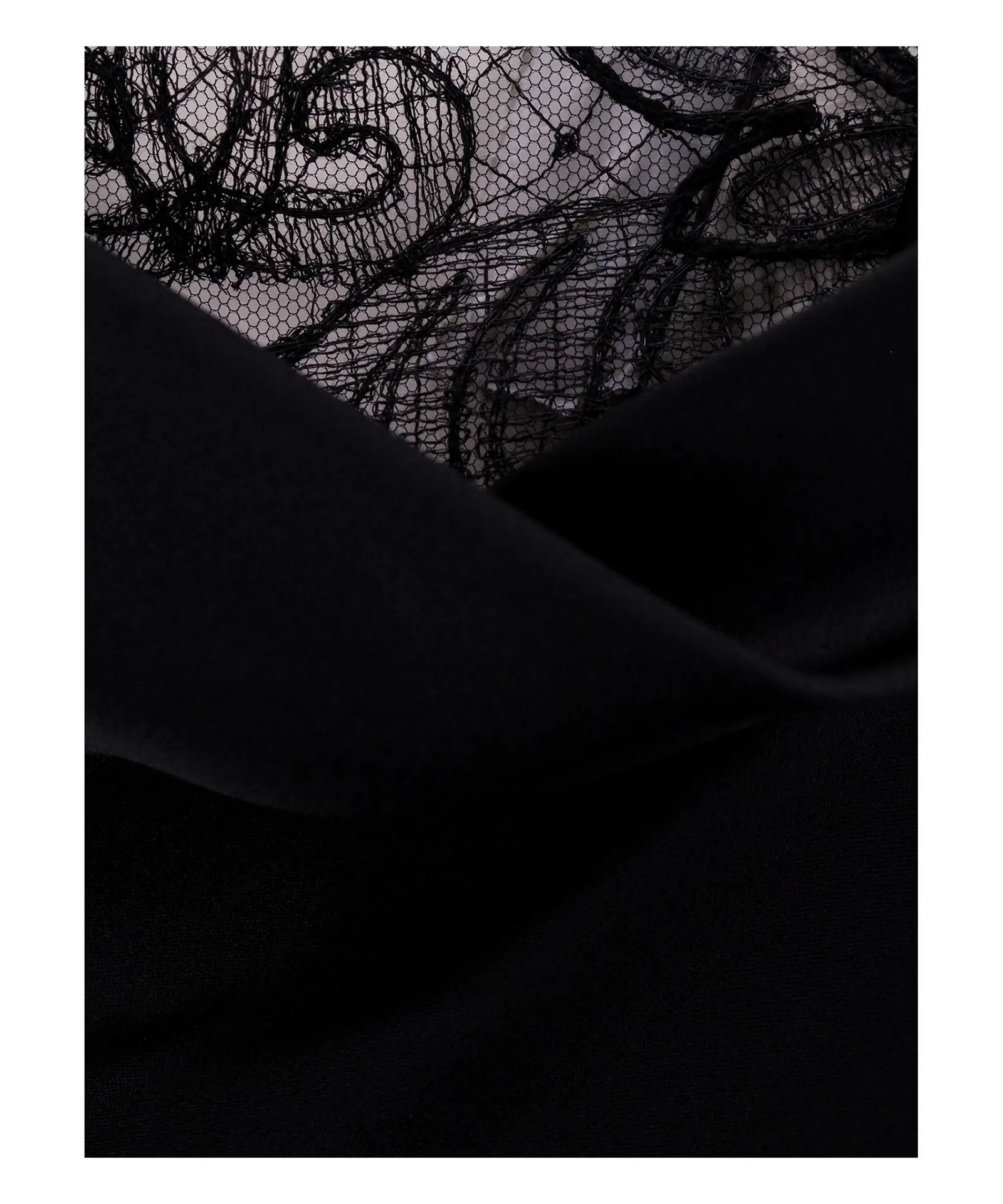 ABITO LUNGO NERO CON INSERTO IN PIZZO