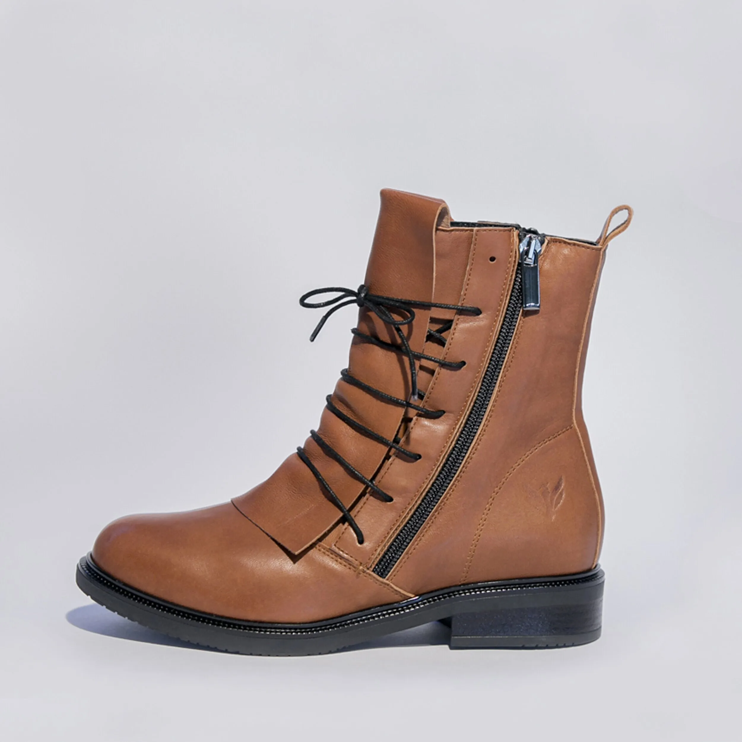 Anfibio stringato con zip laterale