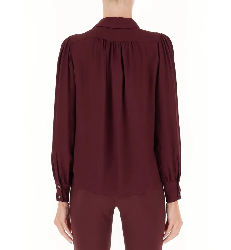 Blusa con collana