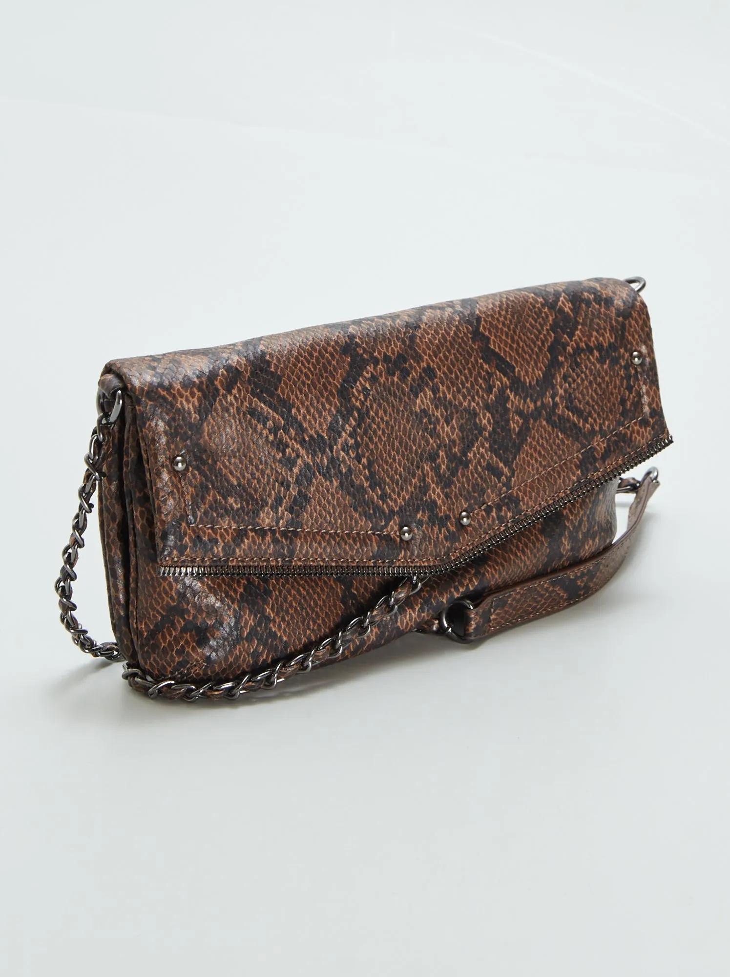 Borsa envelope con tracolla catena - MARRONE