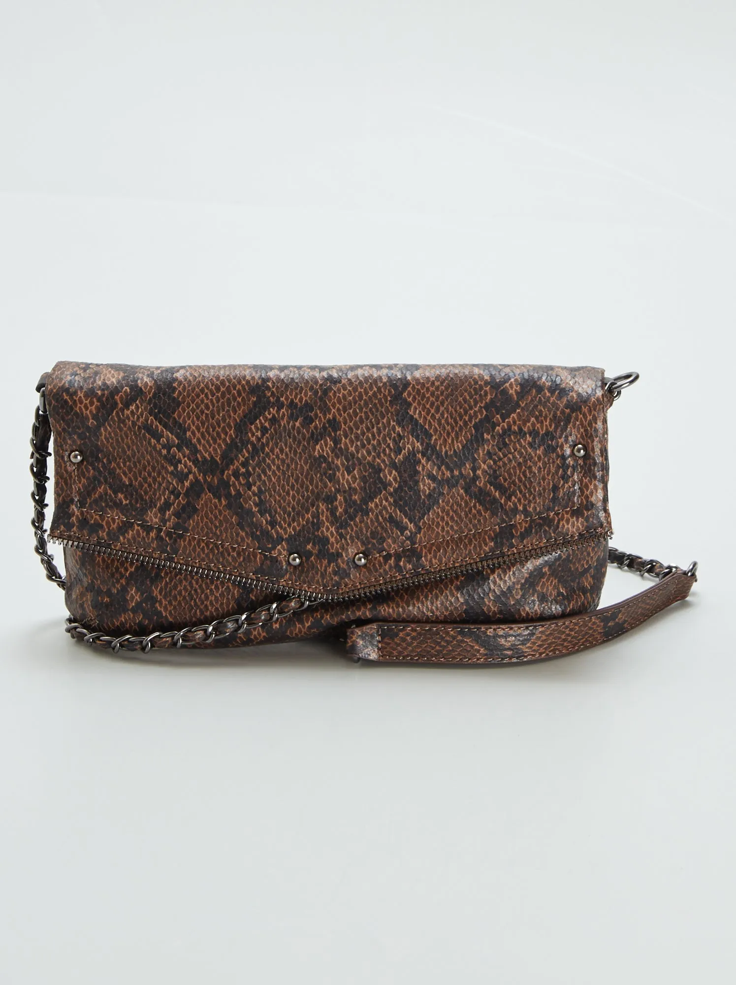 Borsa envelope con tracolla catena - MARRONE