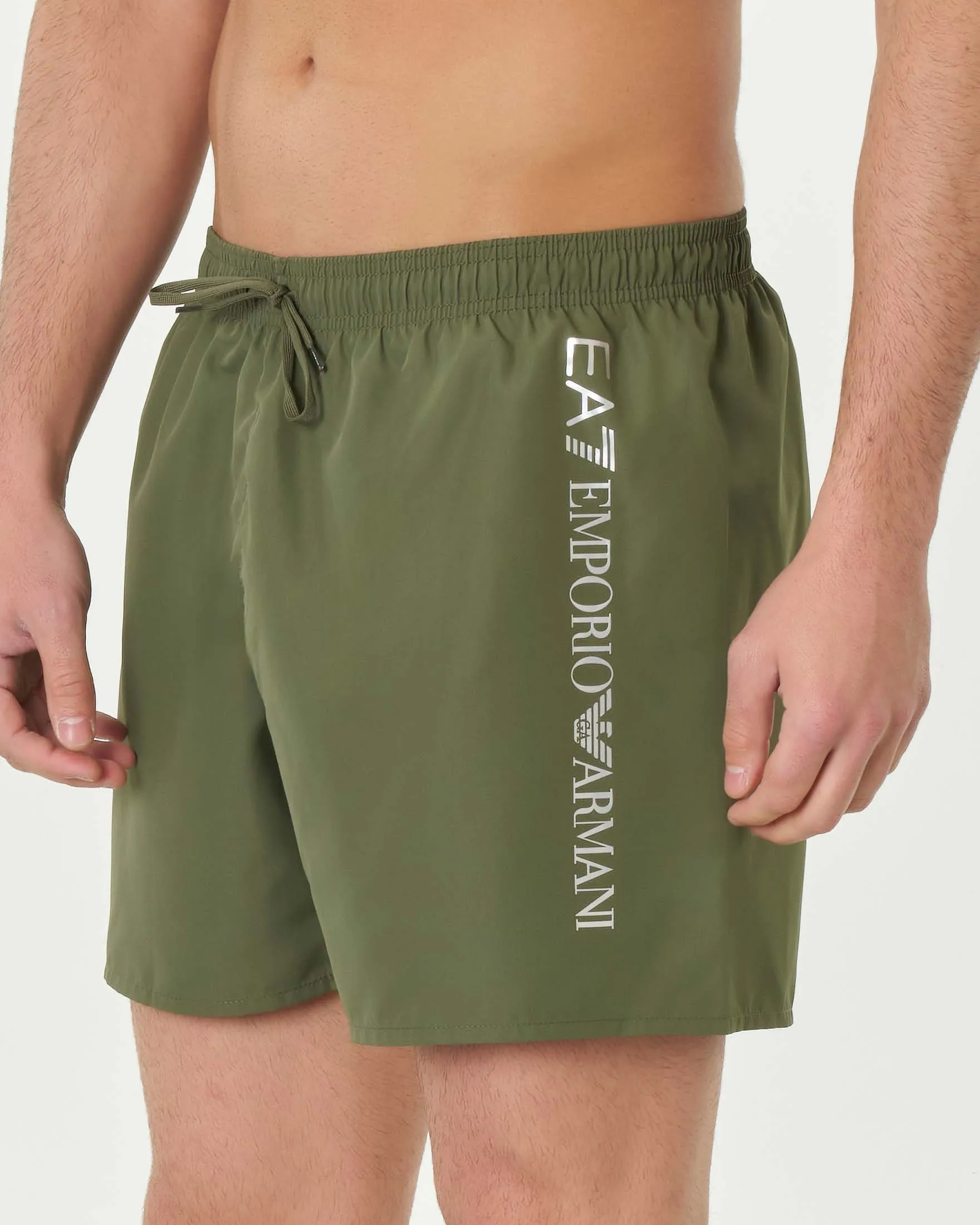 Boxer mare verde militare con logo argento stampato in verticale sul fianco