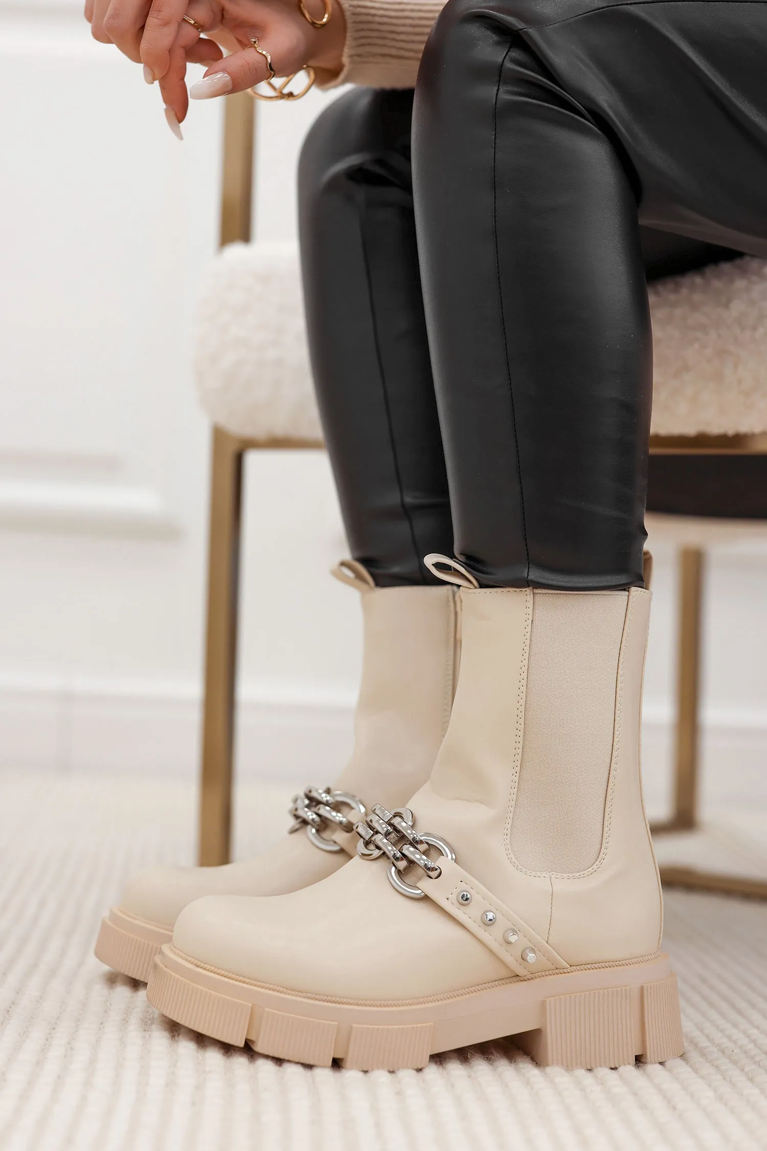 EDEN - Stivaletti Alexoo beige con catena