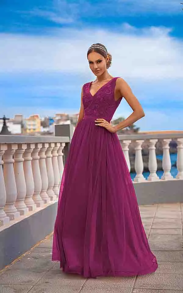 Elegante abito in tulle con corpino aderente e ricamato
