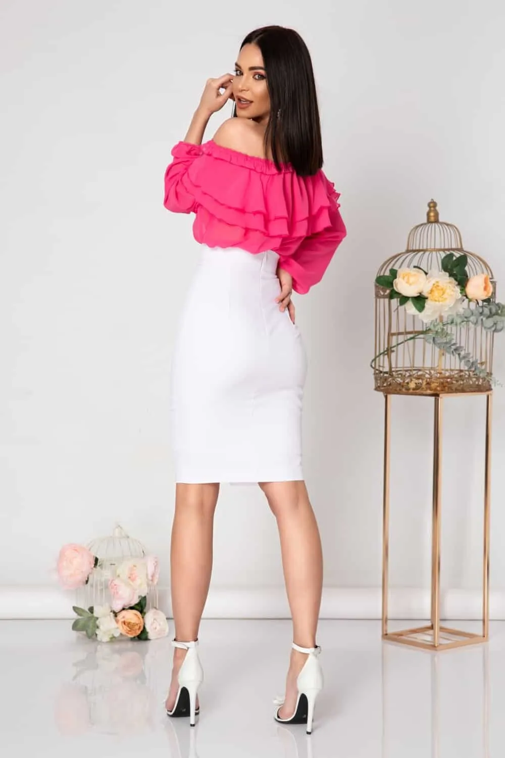 Elegante gonna aderente di colore bianco