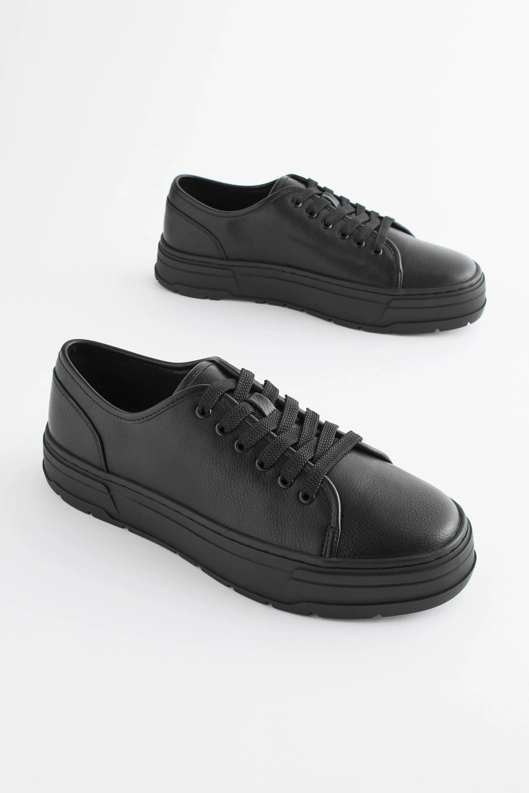 Forever Comfort® Scarpe da ginnastica grosse con suola con tacchetti in vernice    