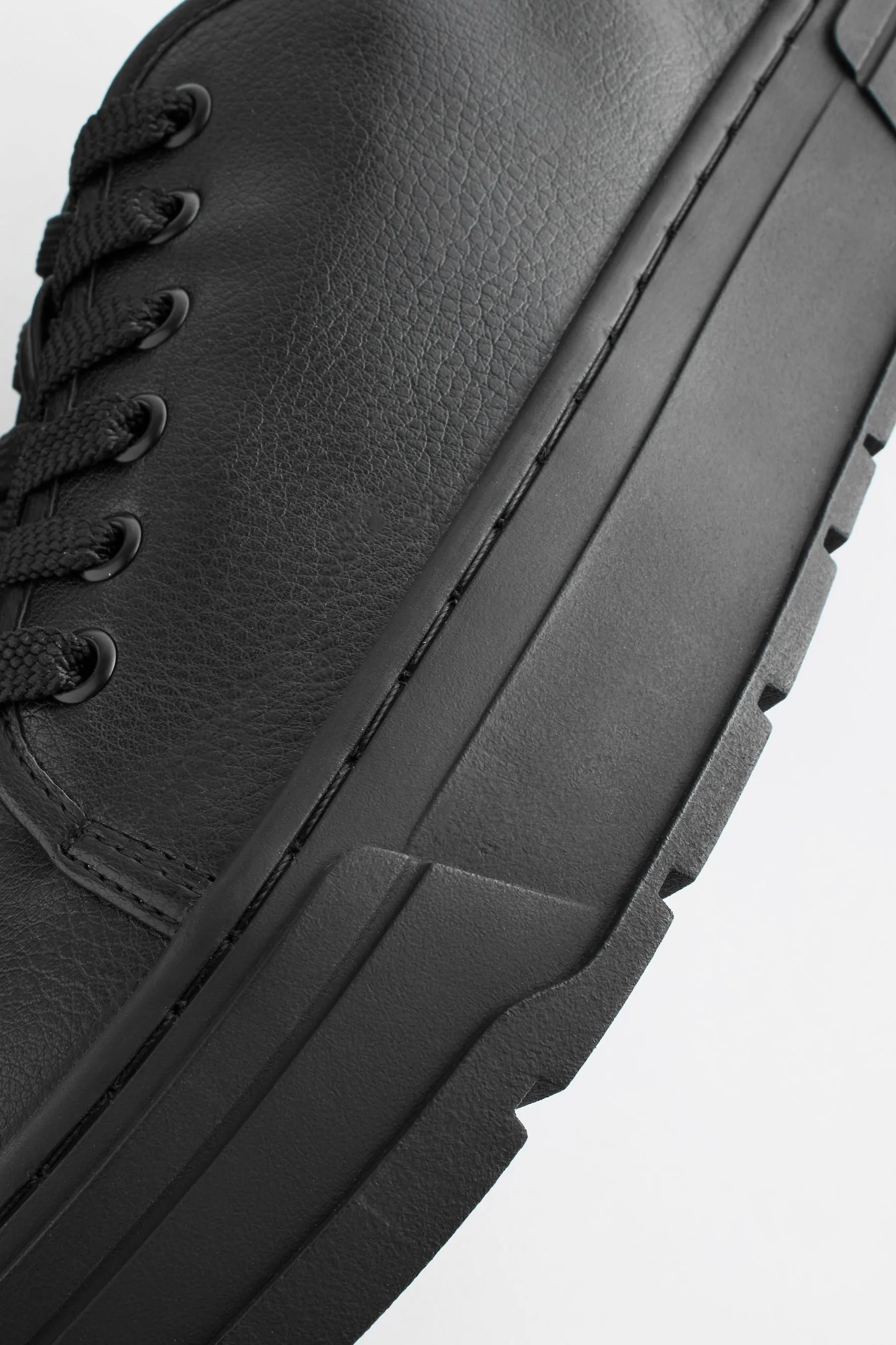 Forever Comfort® Scarpe da ginnastica grosse con suola con tacchetti in vernice    