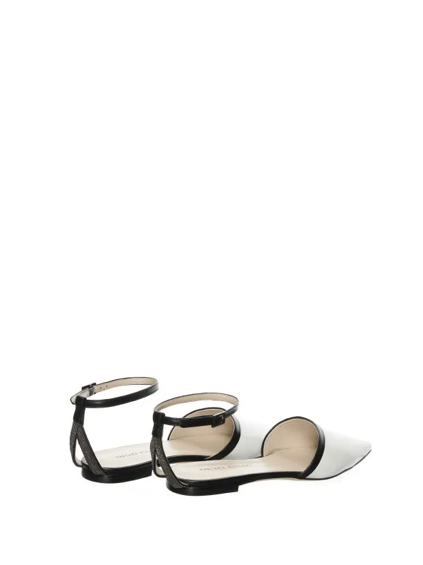Leather sandals with closed toe