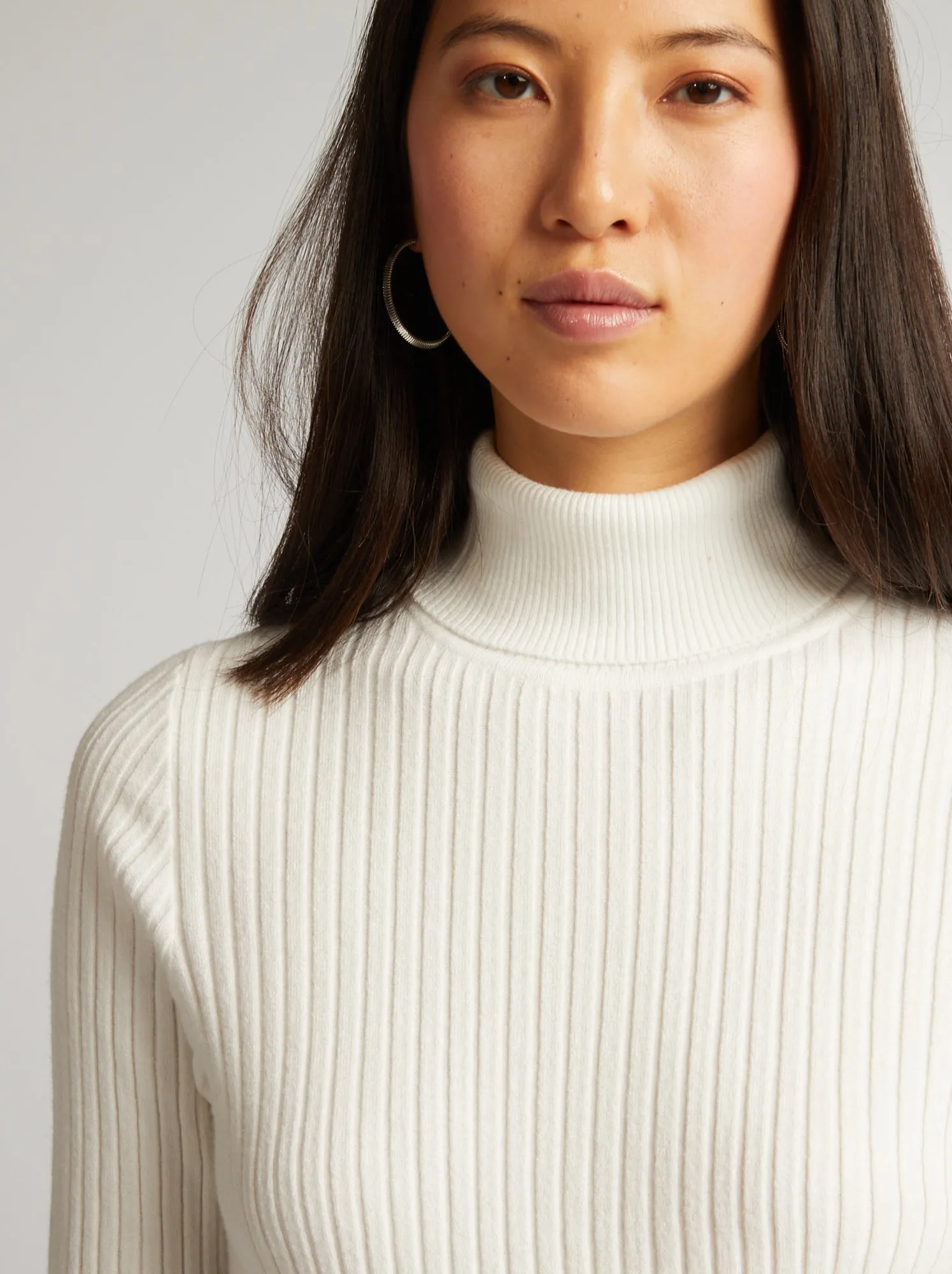 Maglione a coste con collo alto - BIANCO