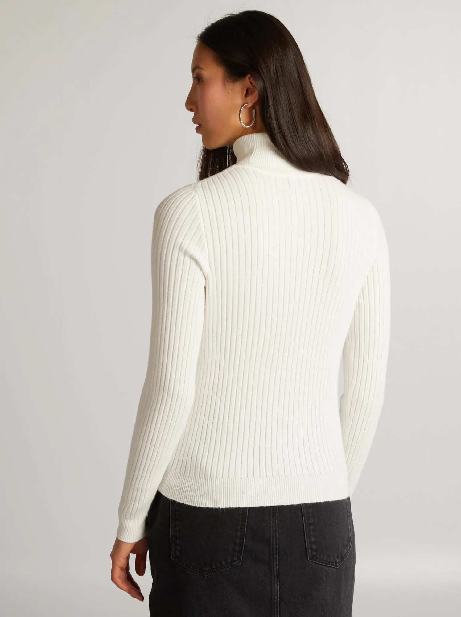 Maglione a coste con collo alto - BIANCO