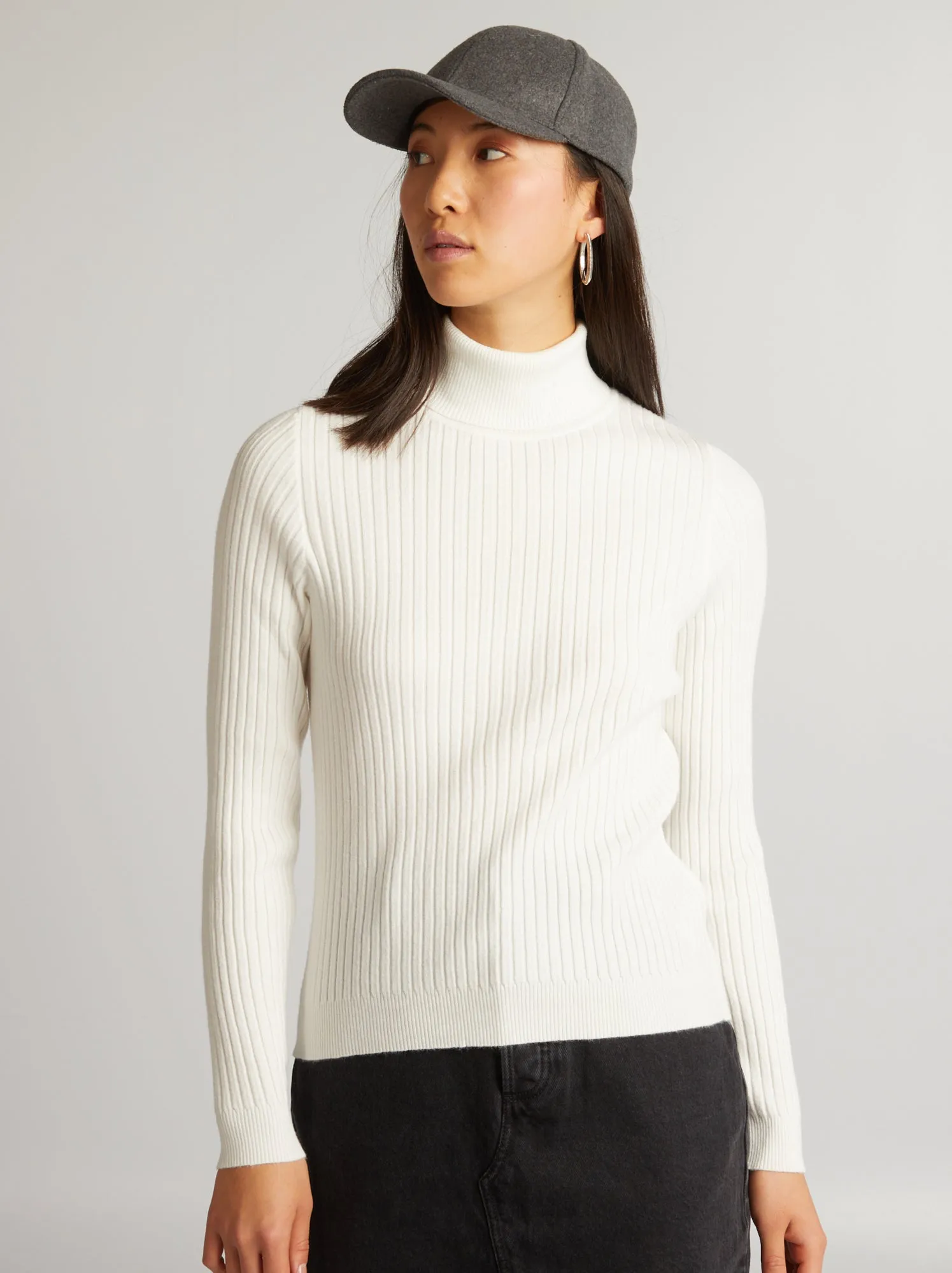 Maglione a coste con collo alto - BIANCO