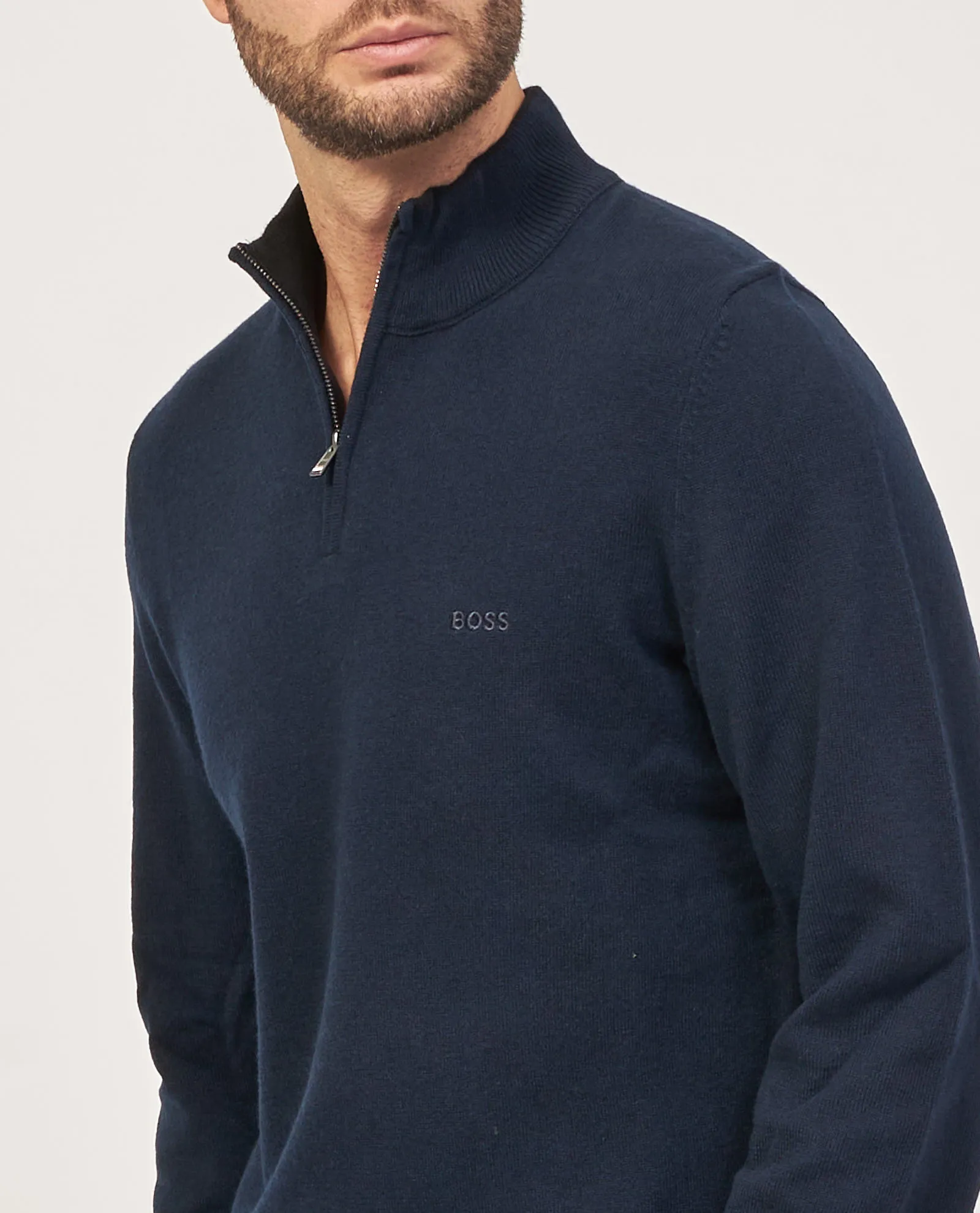 Maglione blu Boss in lana vergine con collo con zip