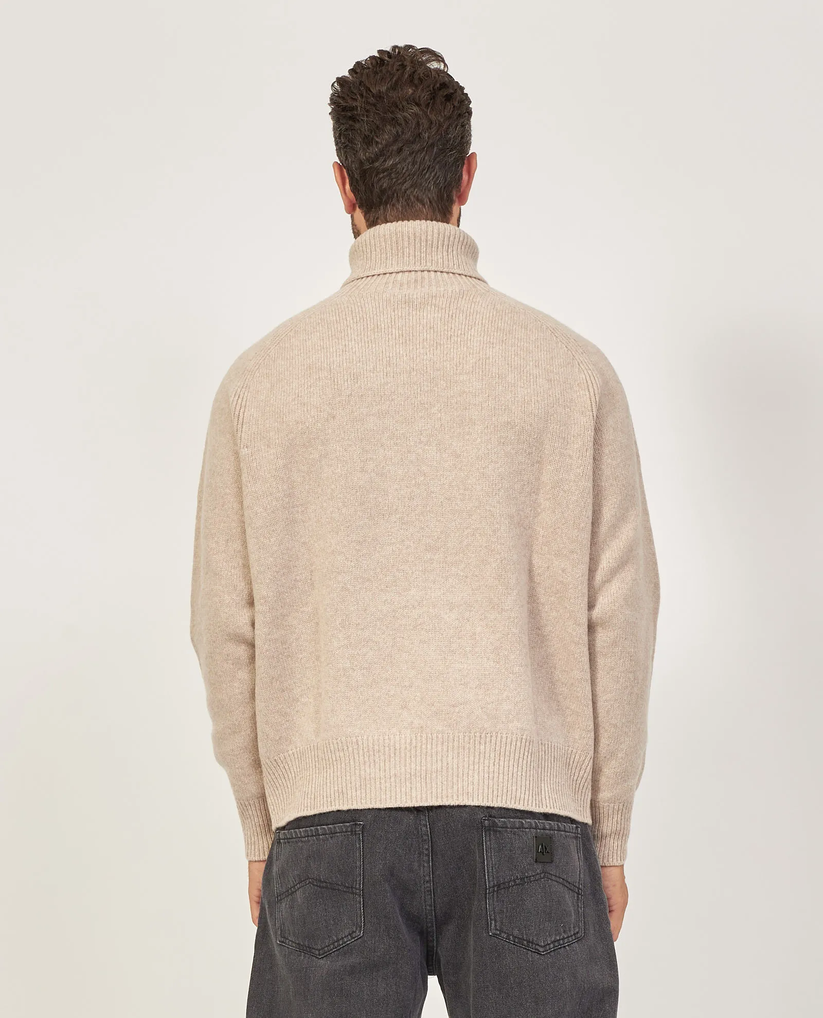 Maglione Boss relaxed fit in lana vergine a collo alto