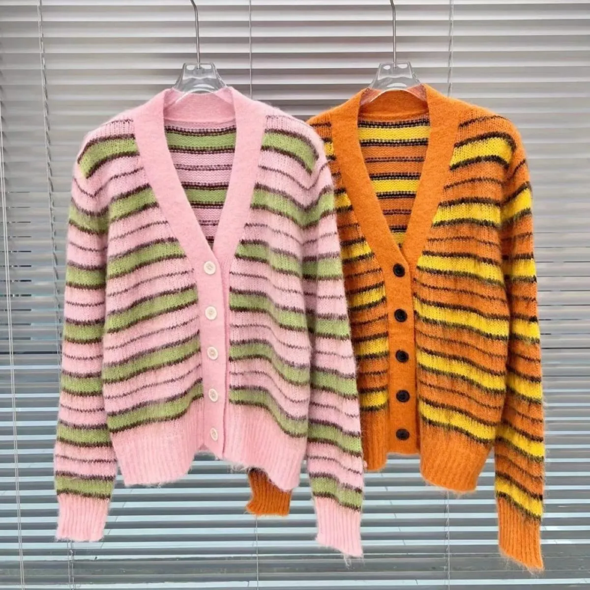 Maglione in mohair a righe Cappotto cardigan da donna Maglione maglione a maniche lunghe con scollo a V ampio