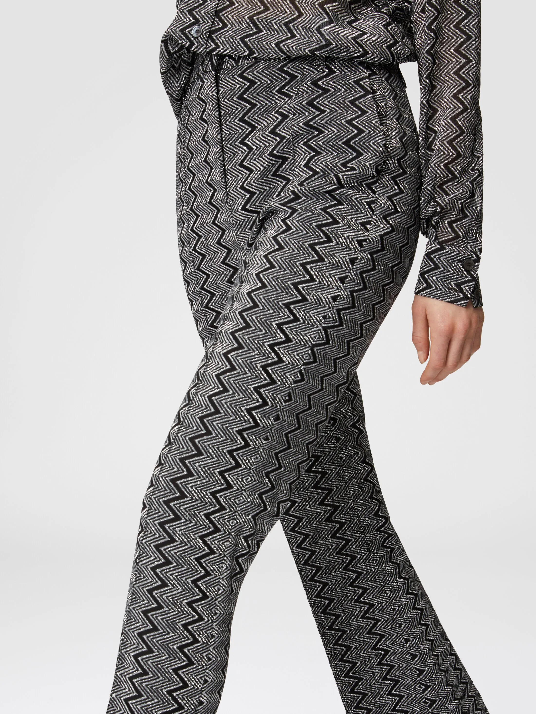 Pantaloni crop con motivo zig zag lamé