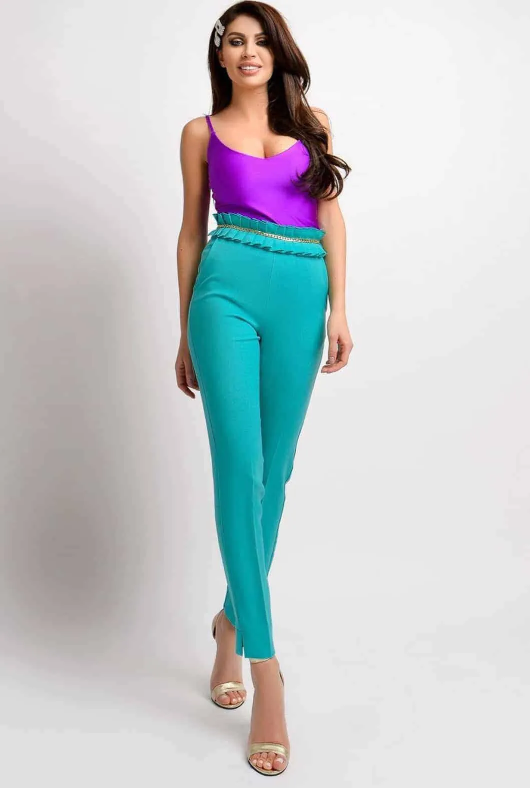 Pantaloni di colore verde chiaro , punto vita lavorato