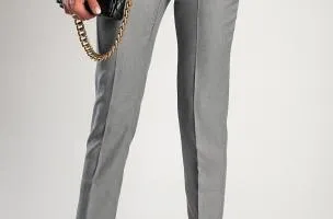 Pantaloni eleganti lunghi con gamba aderente, colore azzurro.