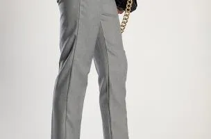 Pantaloni eleganti lunghi con gamba aderente, colore azzurro.