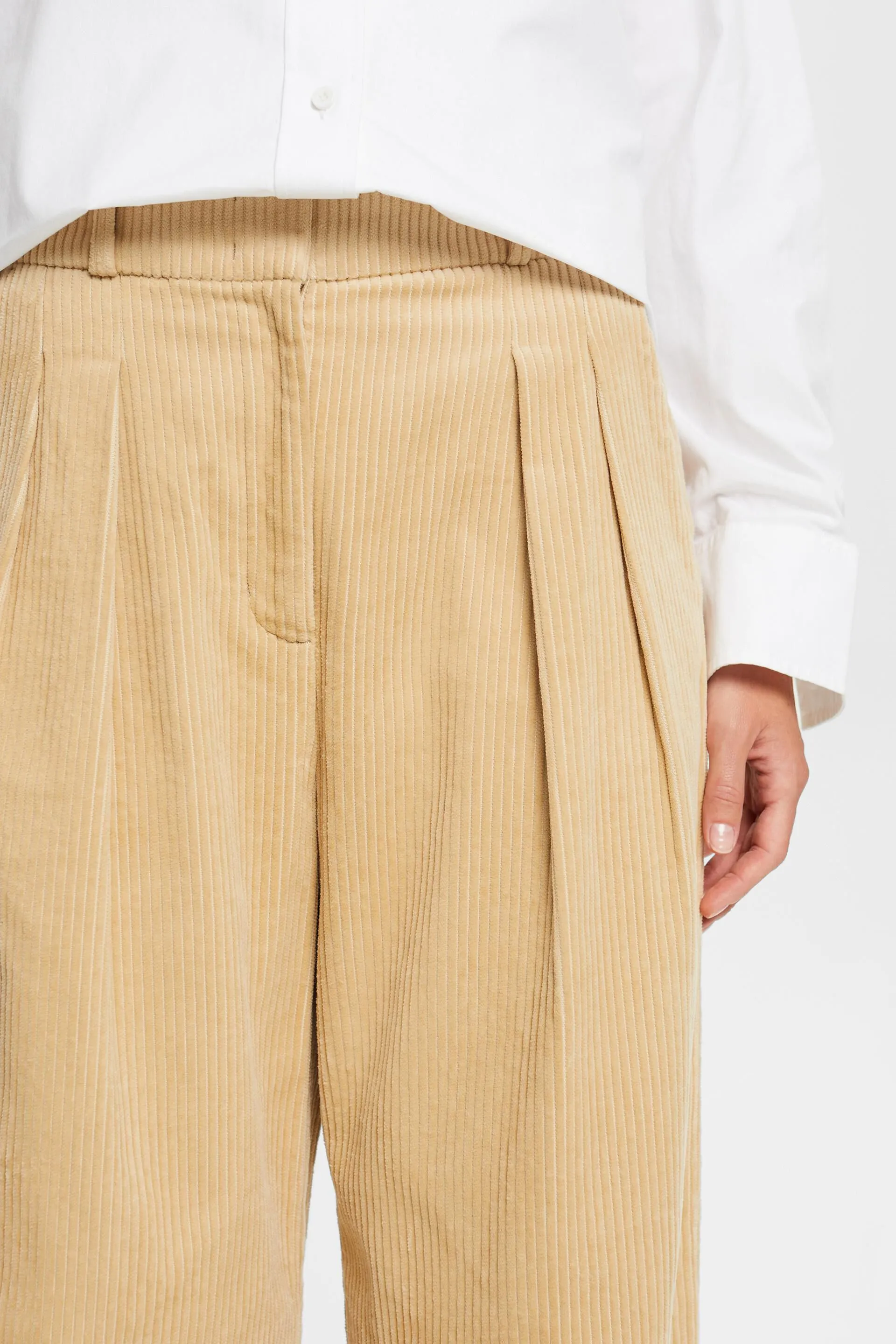 Pantaloni in velluto a vita media e gamba larga