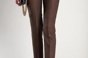 Pantaloni lunghi eleganti con gamba aderente, marrone