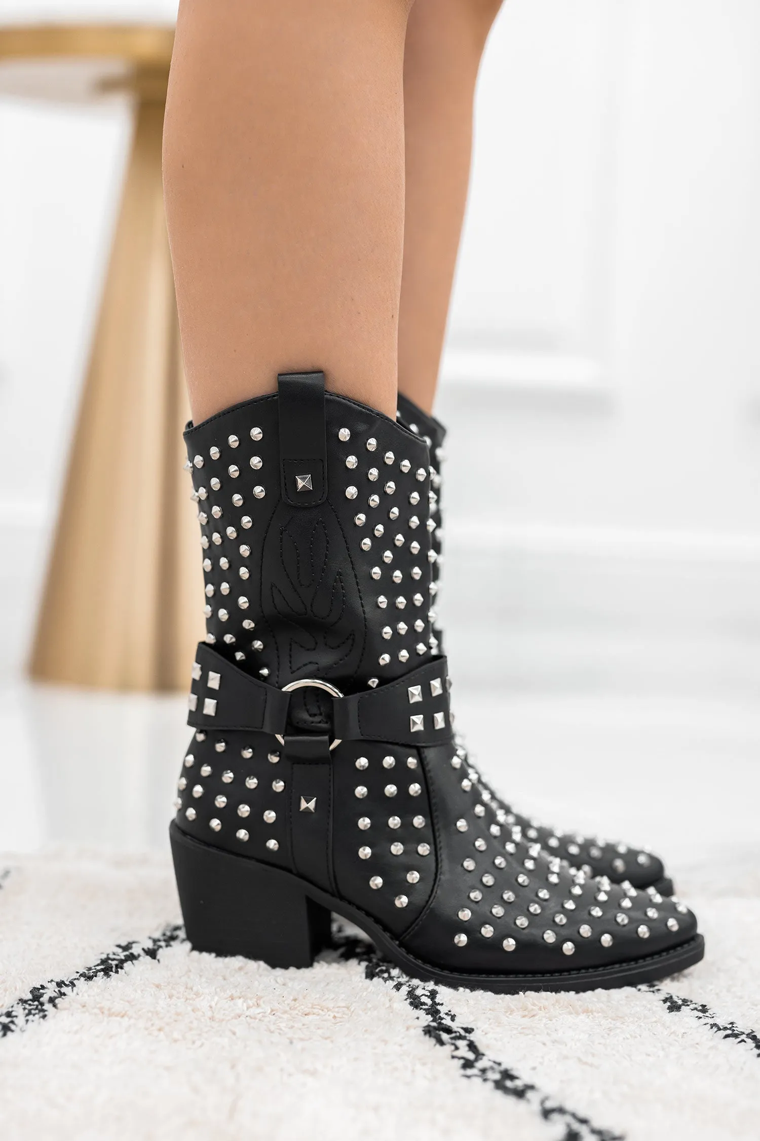 PRETTY - Stivaletti neri camperos con borchie