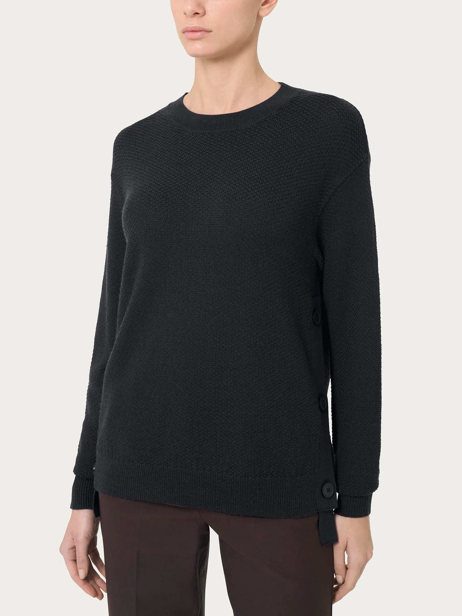 Pullover girocollo con bottoni laterali in Merino Soft - Nero