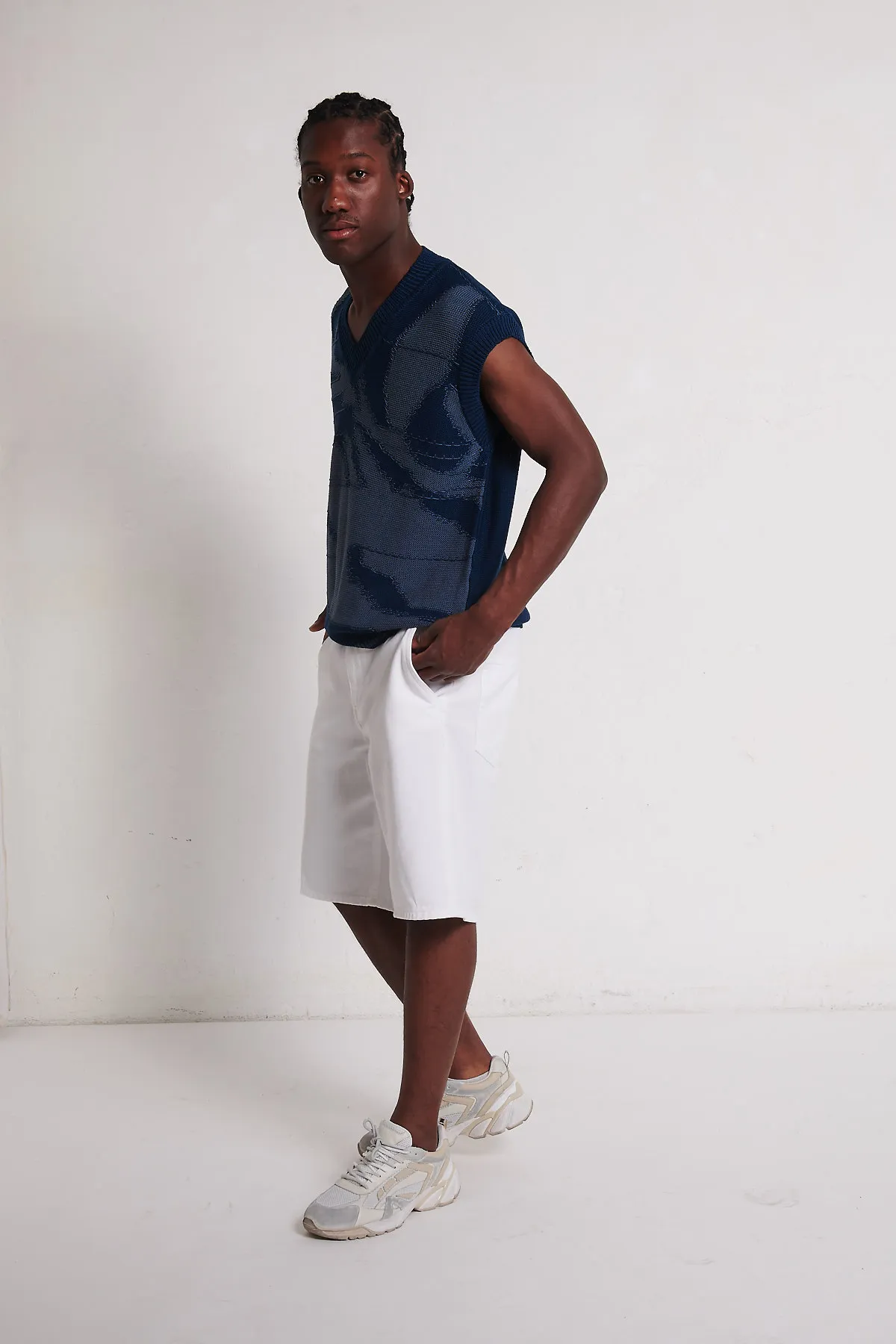 Roberto Collina  gilet over, in maglia jacquard bicolore