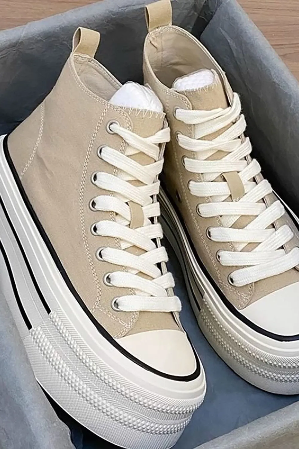 Scarpe da ginnastica alte in tela con plateau color kaki chiaro