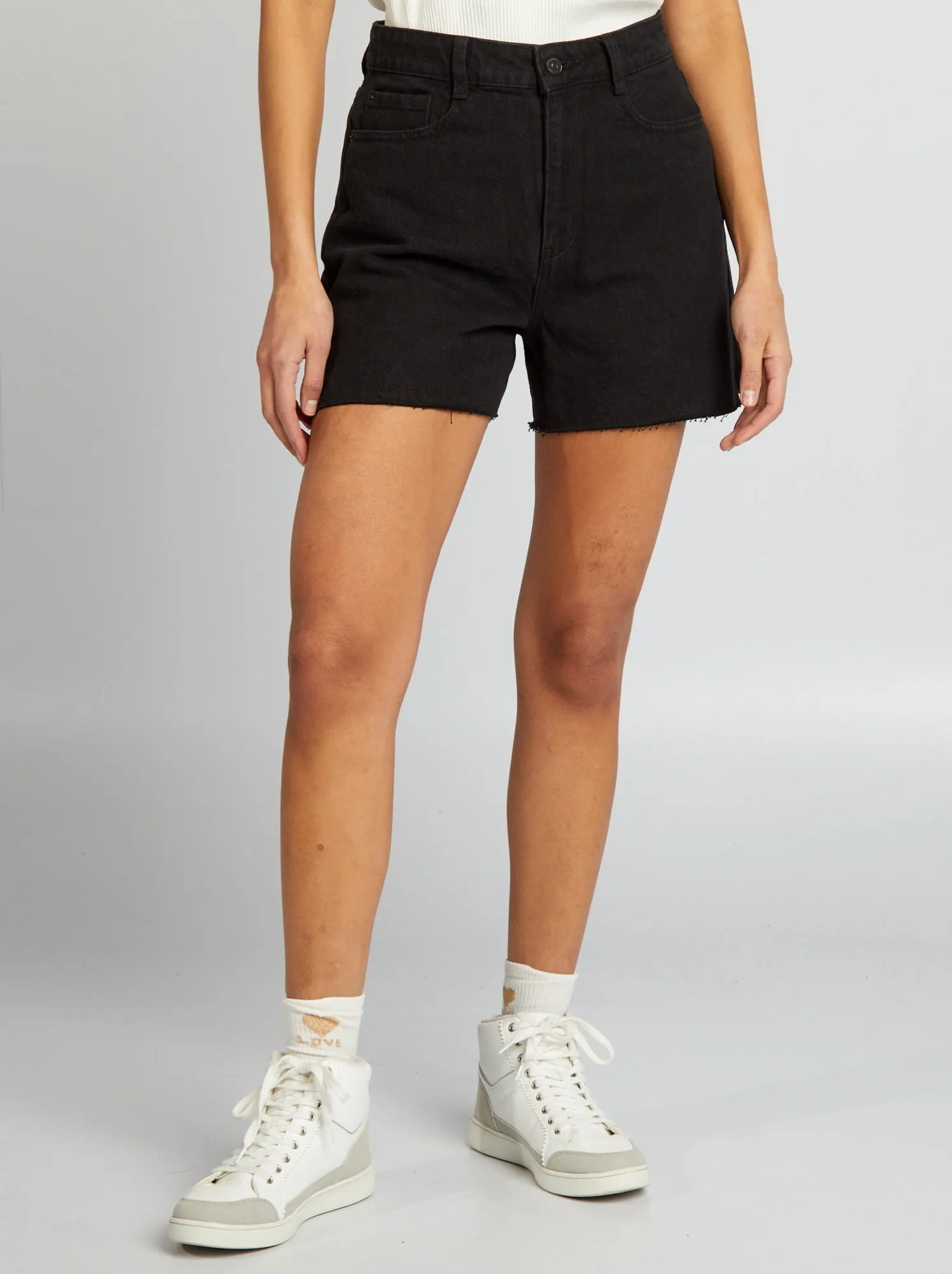 Shorts in jeans a taglio vivo - NERO