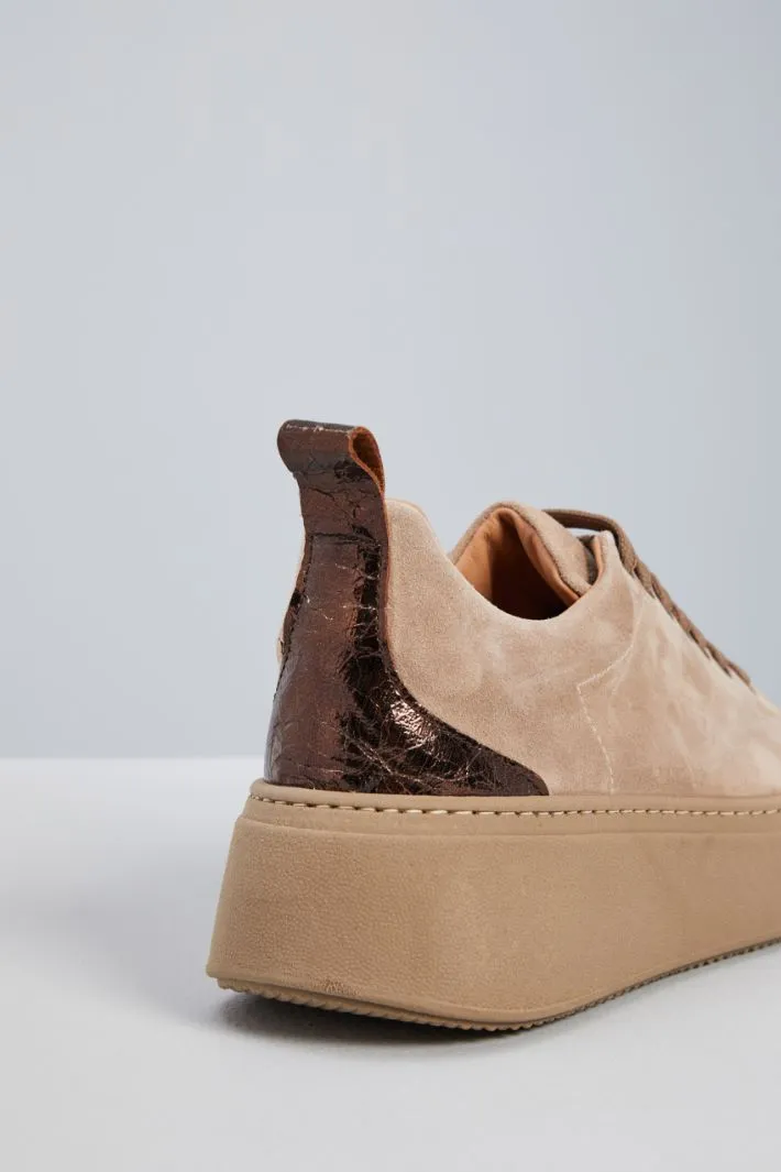 Sneakers platform scamosciate