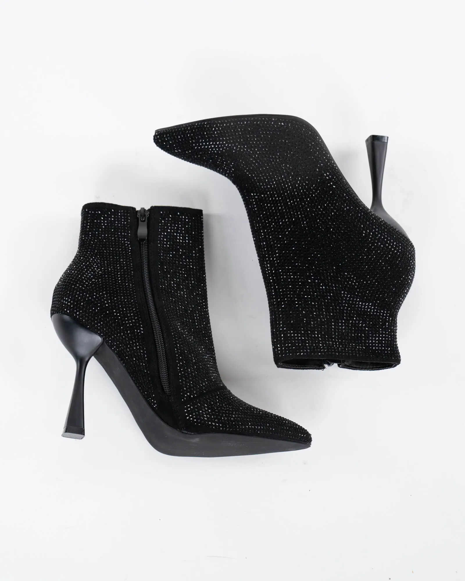 Stivaletti a punta in strass – Nero