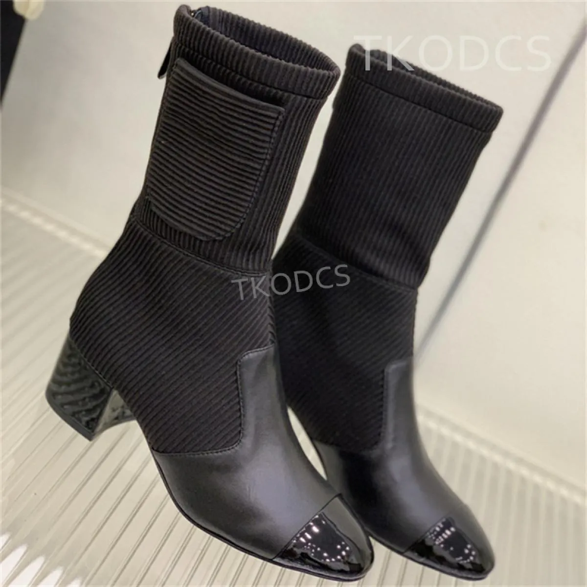 Stivaletti da donna con punta tonda Stivaletti corti in pelle verniciata alla moda Tacco medio Stivaletti con zip in pelle di va