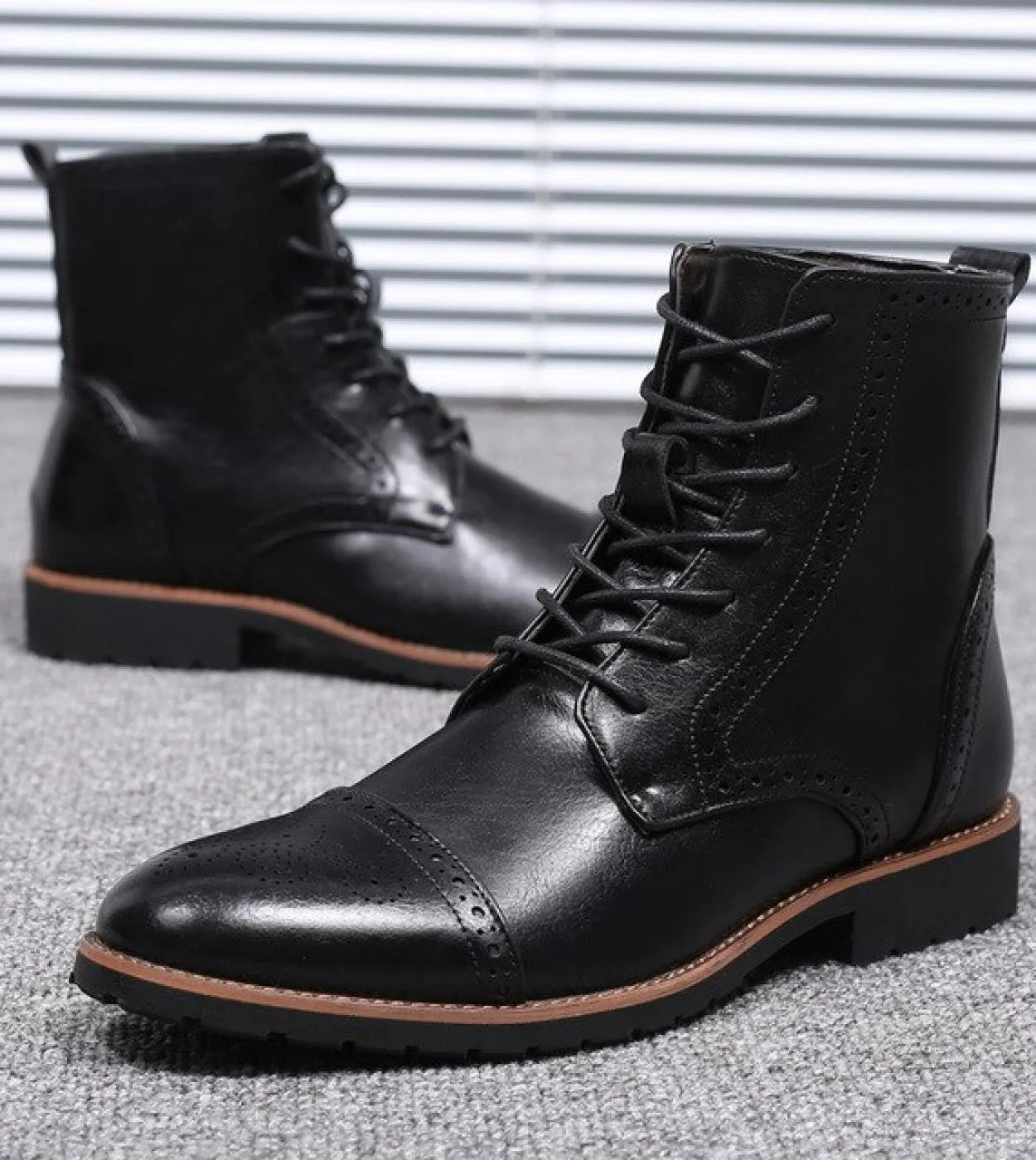 Stivaletti in pelle da uomo Nuove scarpe in pelle alte con punta a punta retrò Stivaletti autunno inverno Stivaletti Martin da u