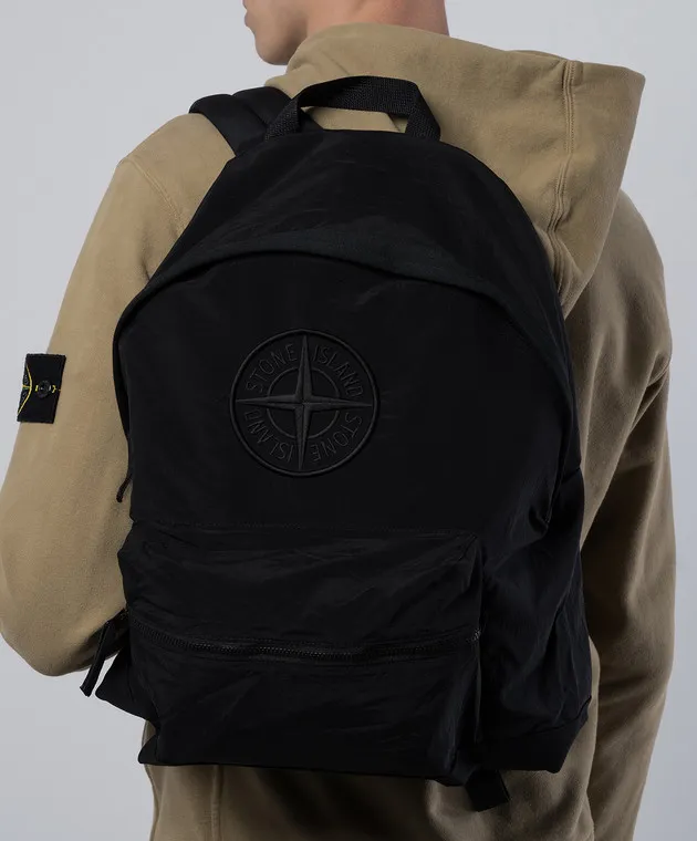 Stone Island Zaino nero con ricamo stemma logo 811590776