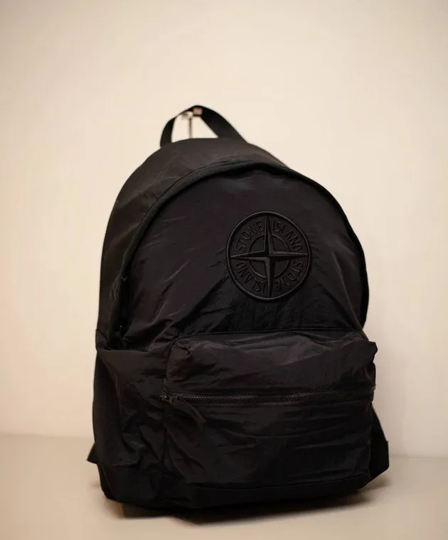 Stone Island Zaino nero con ricamo stemma logo 811590776