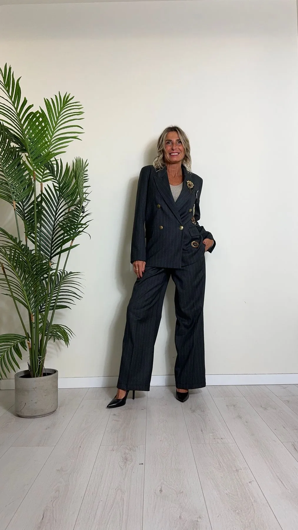 VICOLO - RS0336 - GIACCA POLIVISCOSA GESSATA CON STEMMI E SPILLE, ACCADEMIA STYLE