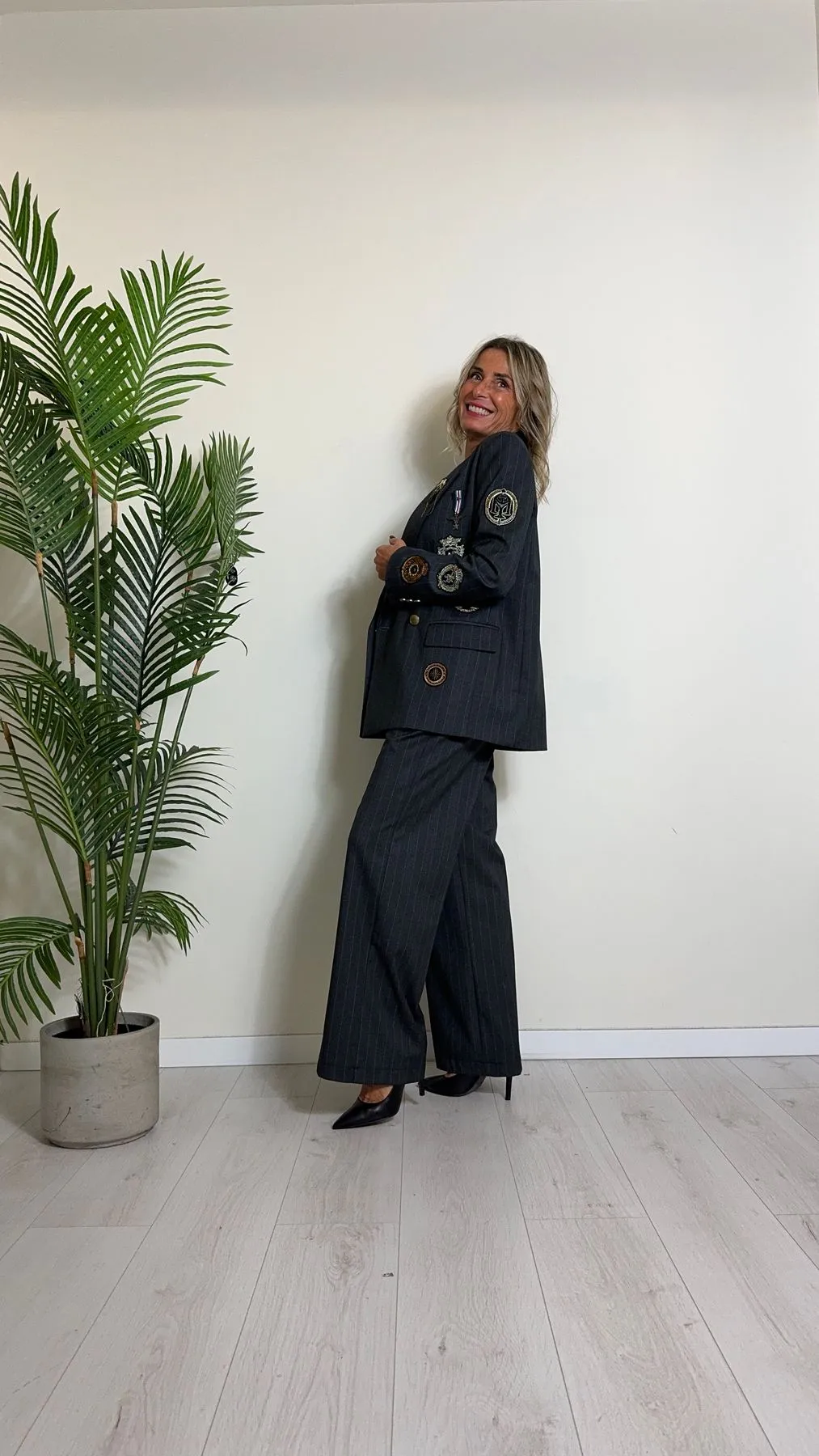 VICOLO - RS0336 - GIACCA POLIVISCOSA GESSATA CON STEMMI E SPILLE, ACCADEMIA STYLE